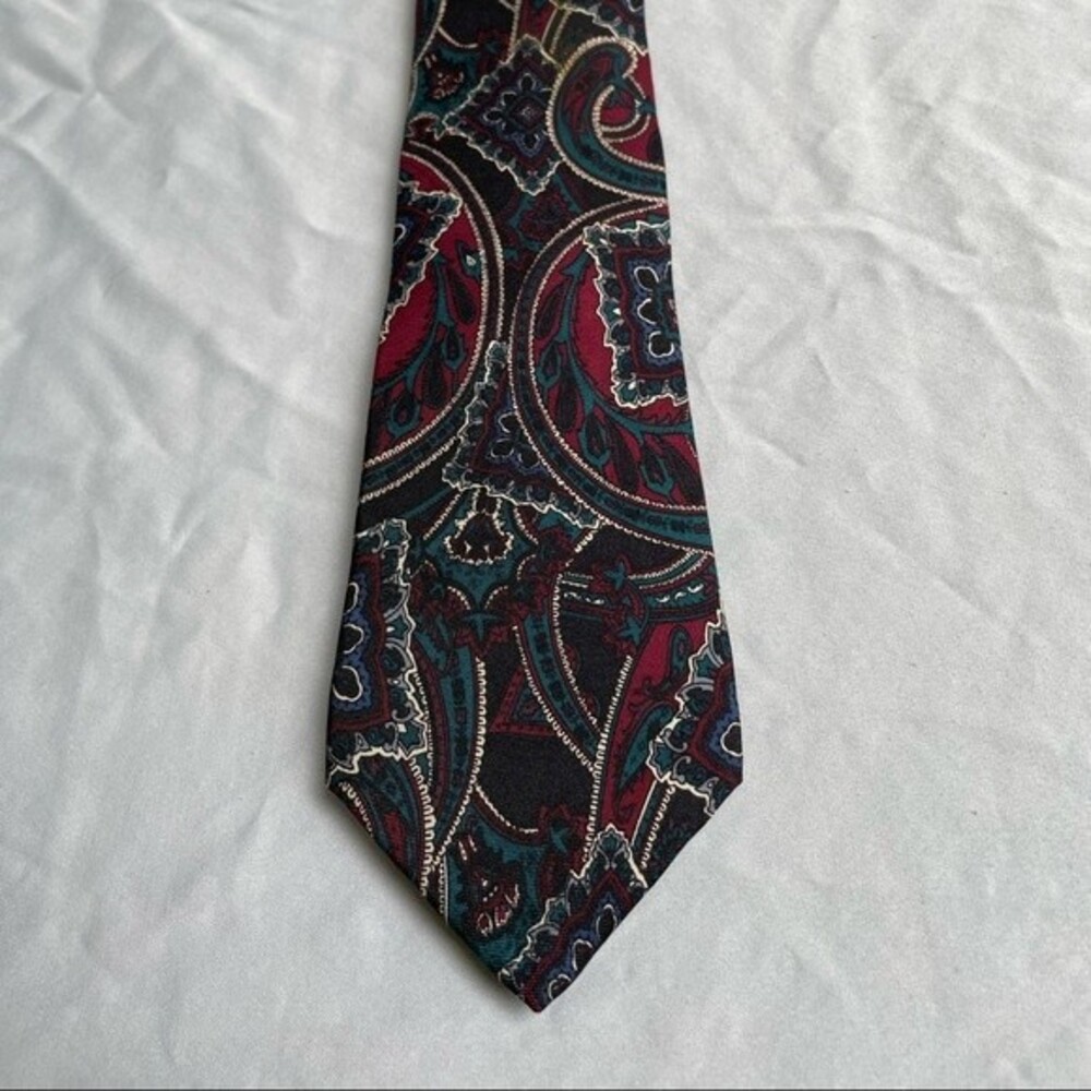 Silk Accents Mens Neck TIe 100% Silk Green Paisley Print